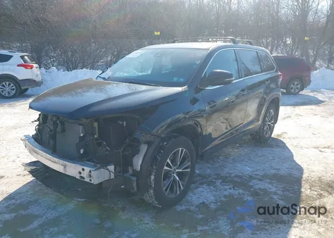 2019 Toyota Highlander Le Plus z USA, uszkodzony, nr VIN 5TDBZRFH0KS991569